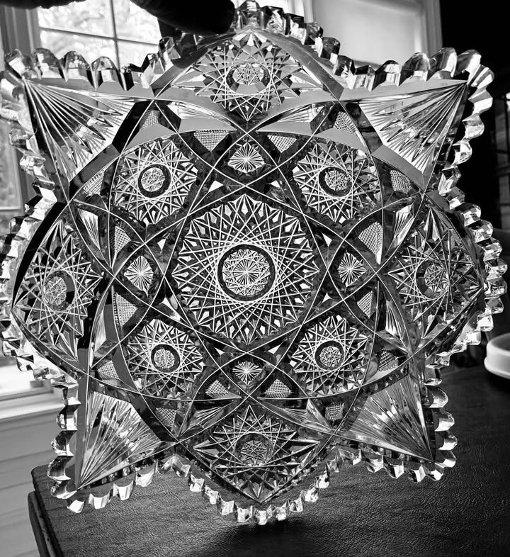 Antique American Brilliant Period 16-Sided Bowl Designed w/Hobstars, Fan Cuts and Saw Tooth Rim
