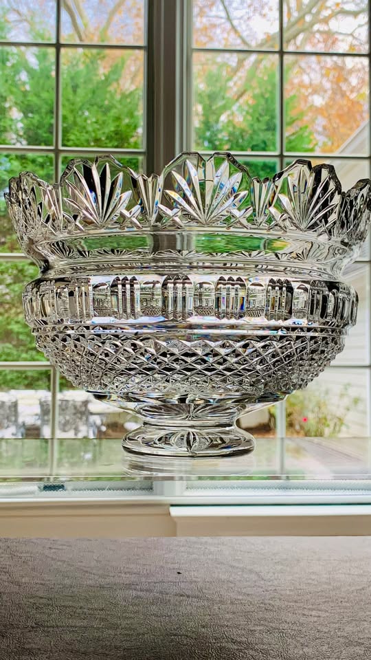 Waterford Designers Gallery “Kings Bowl” by John Connolly; LIKE NEW; Made in Ireland - Image 2