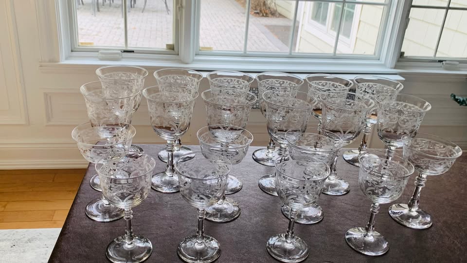 Set of 20 BRYCE # 784-6 Floral Swag Clear Etched Glasses circa 1920s; MINT Condition - Image 4
