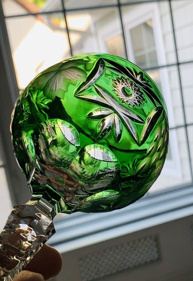 Set of 8 Nachtmann (Germany) "Traube" Emerald Crystal Wine Hocks; 8.25 Tall; PRISTINE - Image 3